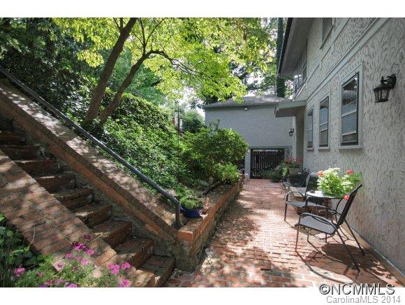22 Howland Road Asheville NC 28804