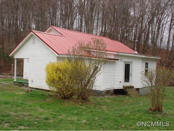 821 Charlie Brown Road Burnsville NC 28714