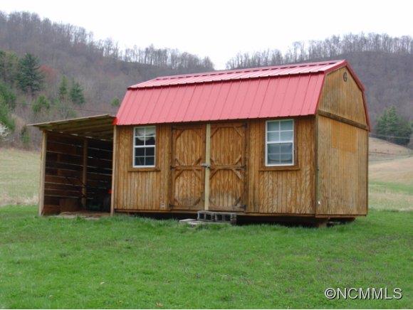 821 Charlie Brown Road Burnsville NC 28714