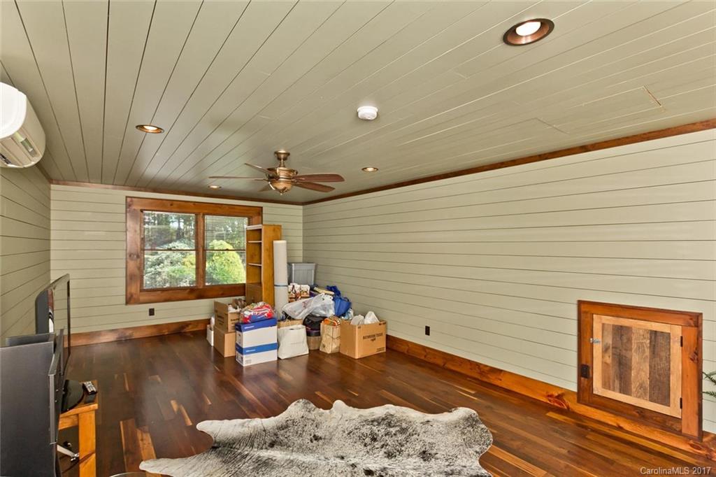 33 Pete Luther Road Candler NC 28715