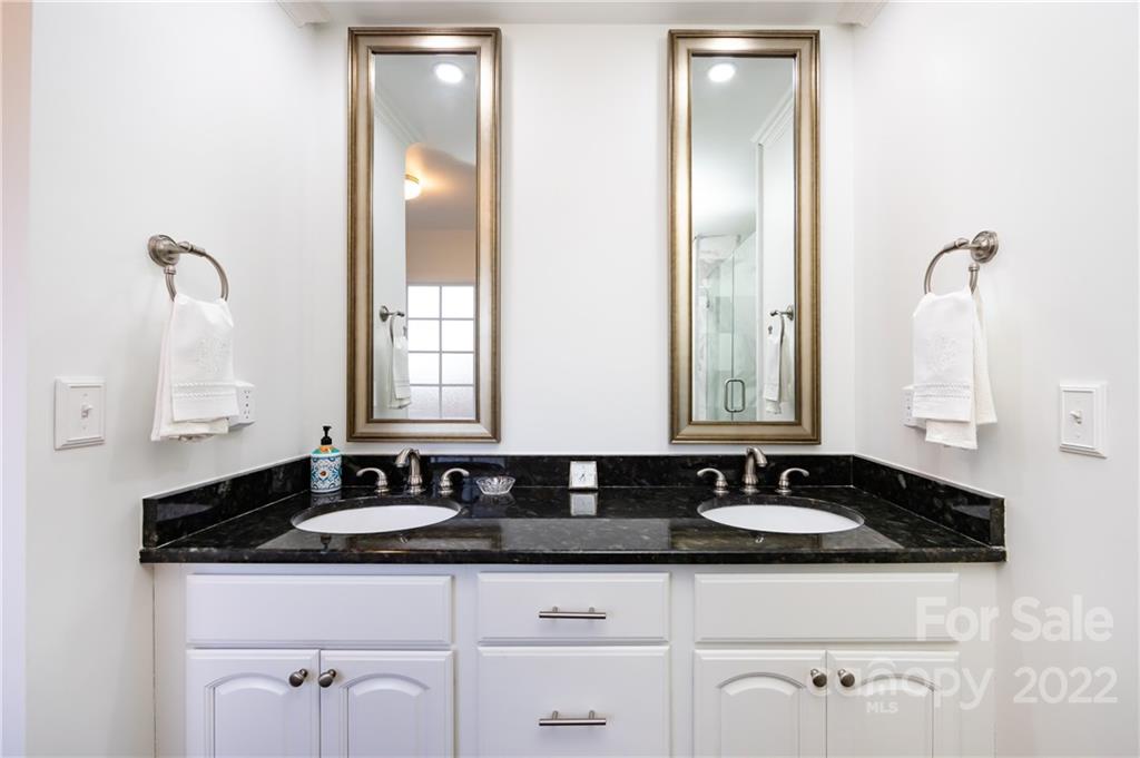 1236 Chandler Place Charlotte NC 28211