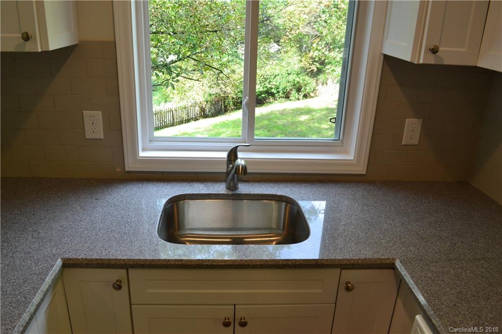 6 Arbutus Road Asheville NC 28805