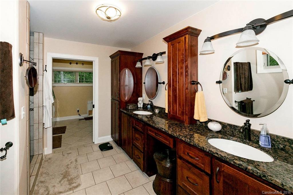 17 Arnie Drive Etowah NC 28729