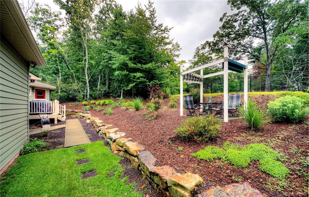 17 Arnie Drive Etowah NC 28729