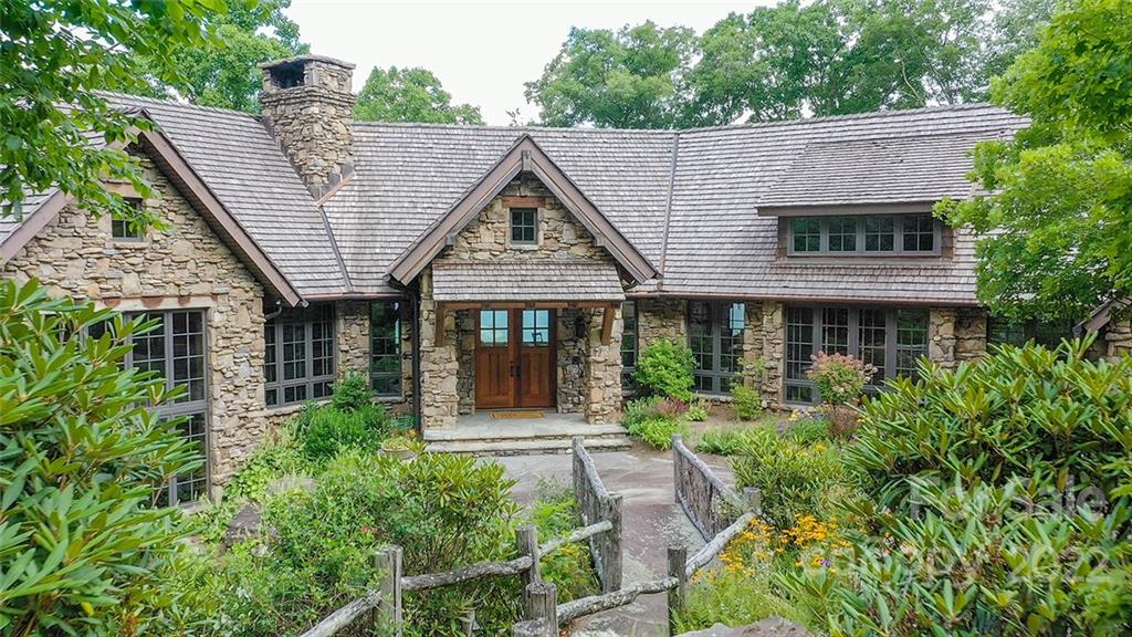 140 Wormy Chestnut Road Burnsville NC 28714