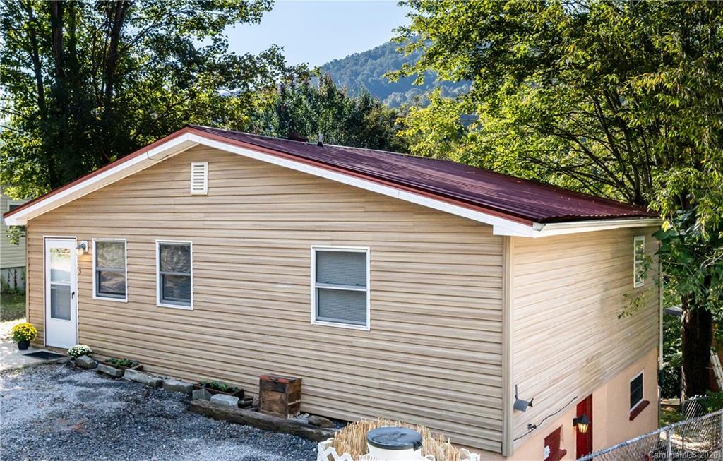 5 Red Raven Road Swannanoa NC 28778