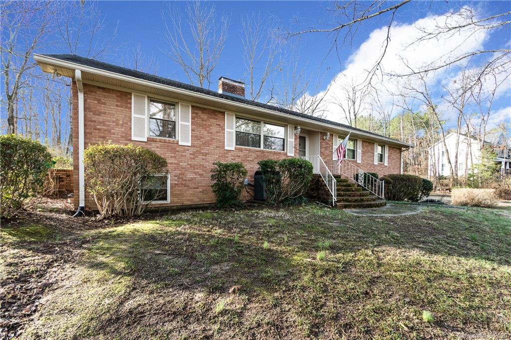 1230 Robinhood Circle Charlotte NC 28227