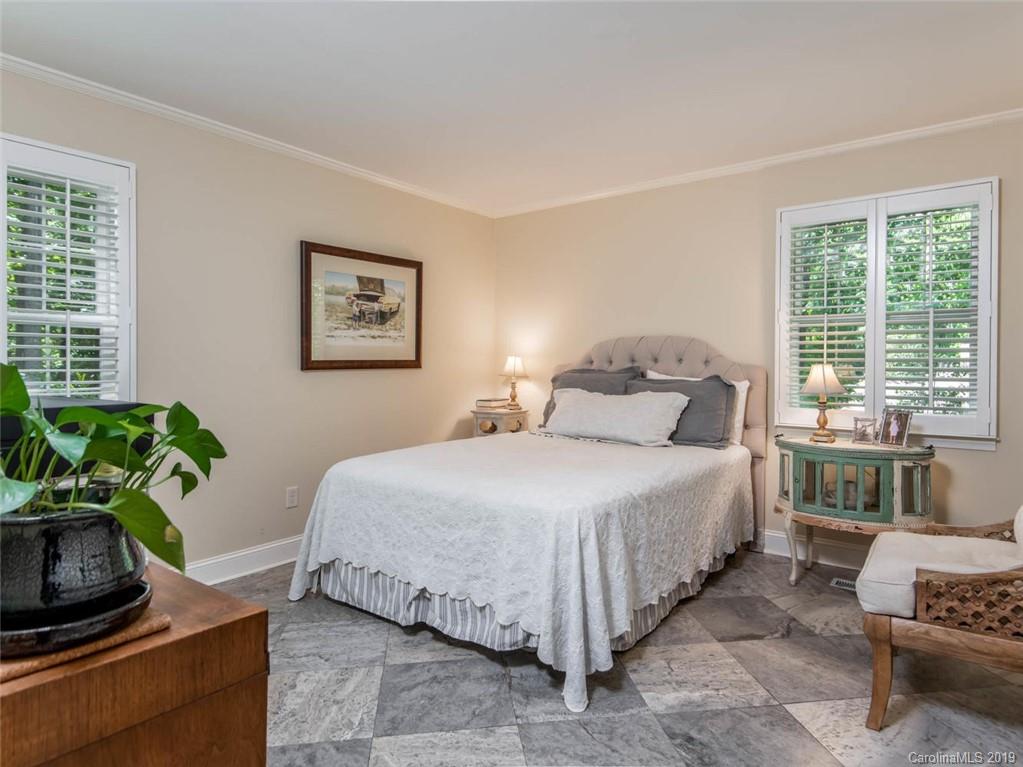 18 Stuyvesant Crescent Asheville NC 28803