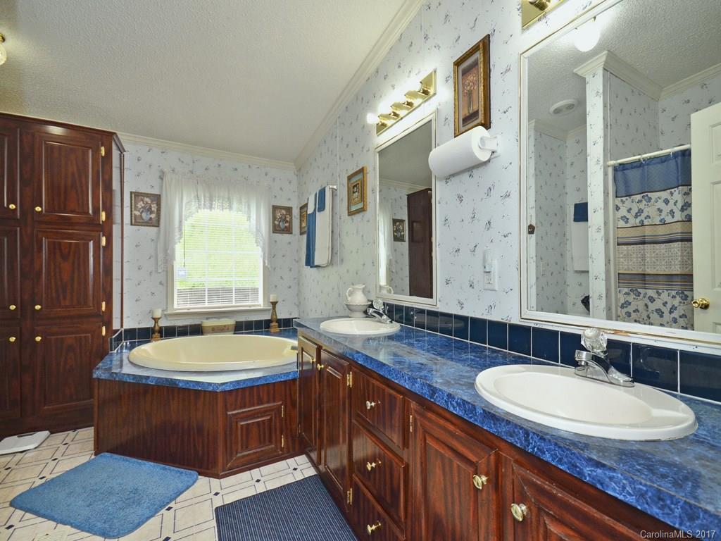 301 Golden Aster Road Swannanoa NC 28778