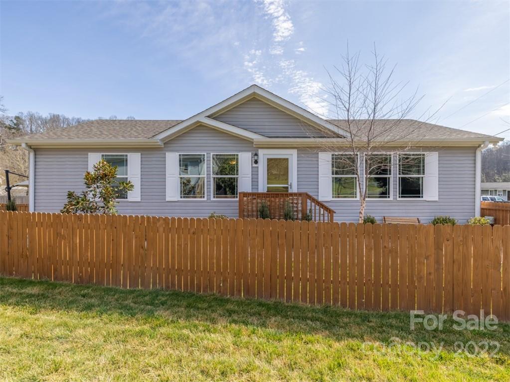 7 Wade Drive Candler NC 28715