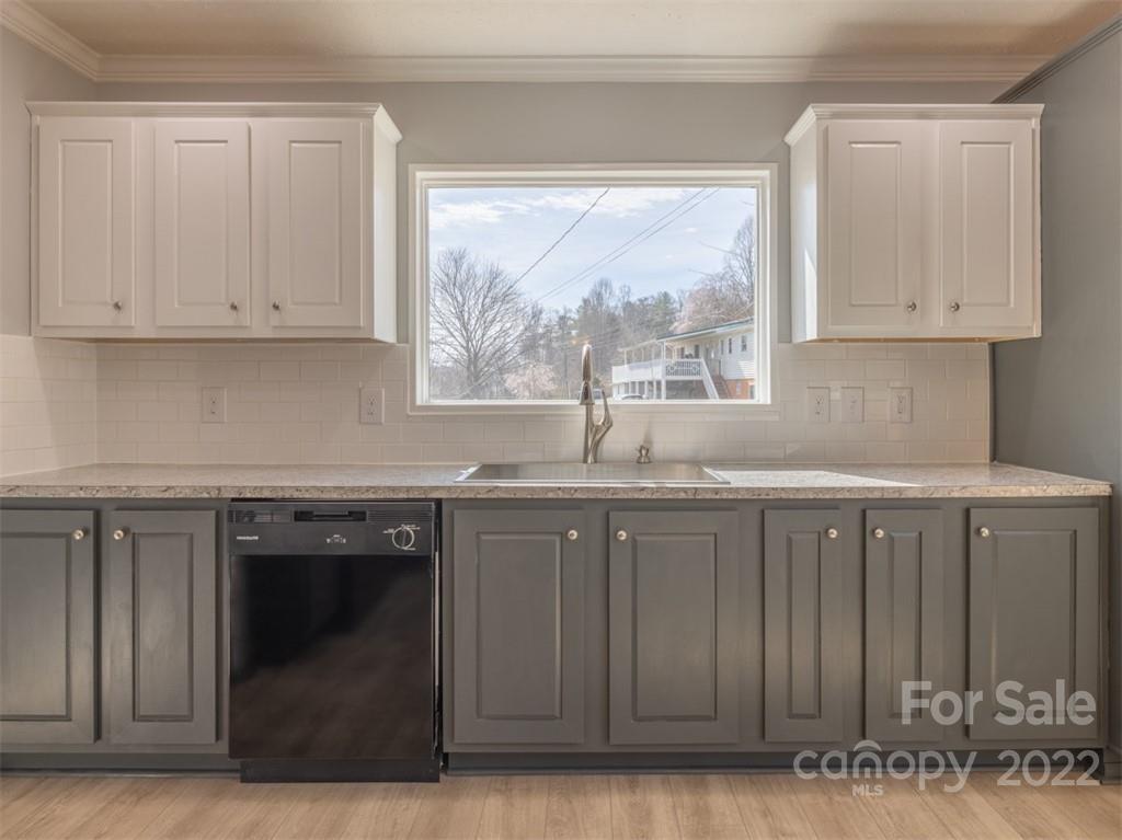 7 Wade Drive Candler NC 28715