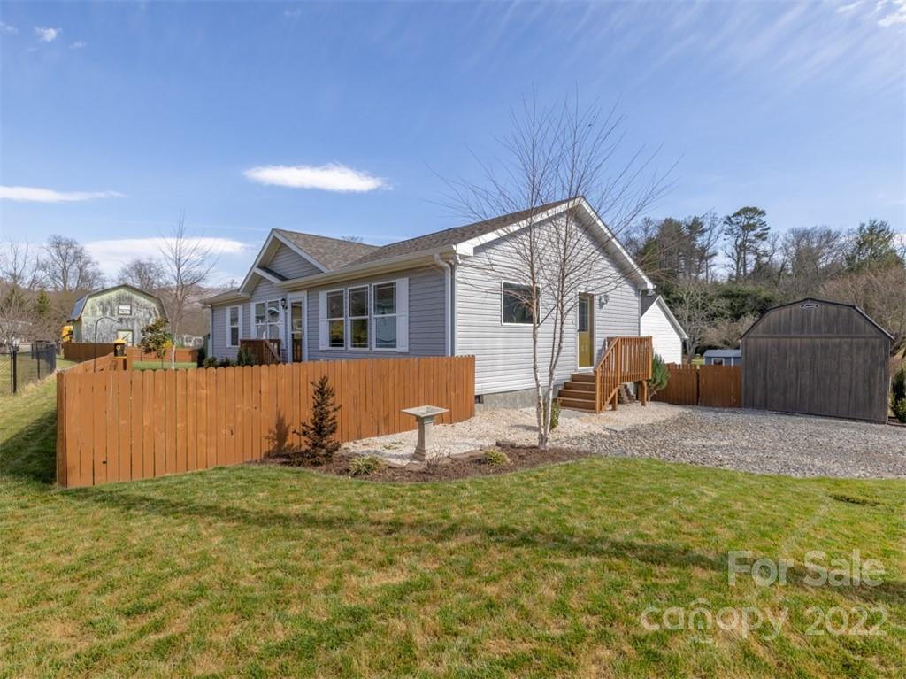 7 Wade Drive Candler NC 28715