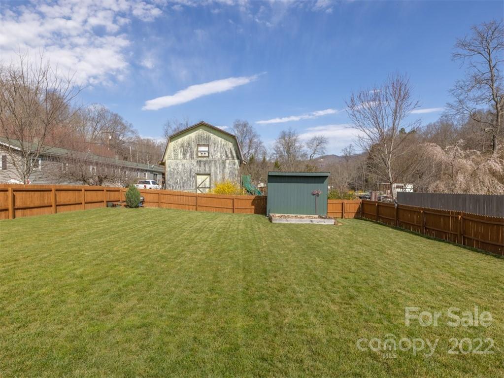 7 Wade Drive Candler NC 28715