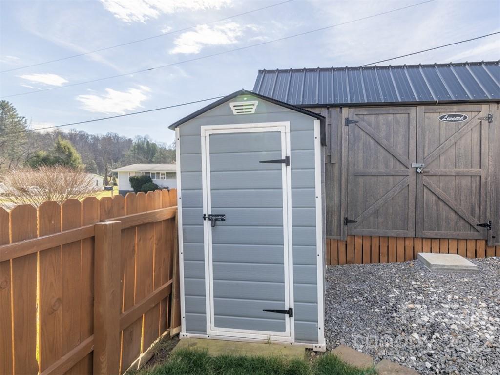 7 Wade Drive Candler NC 28715