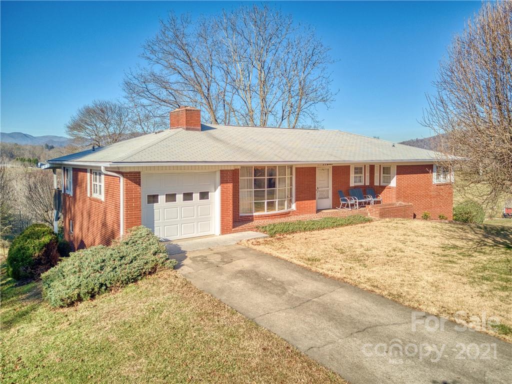 774 Mulberry Street Clyde NC 28721