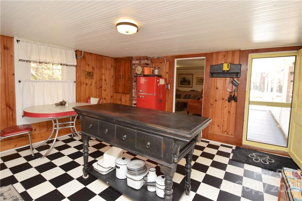 1742 Pigeon Roost Road Green Mountain NC 28740