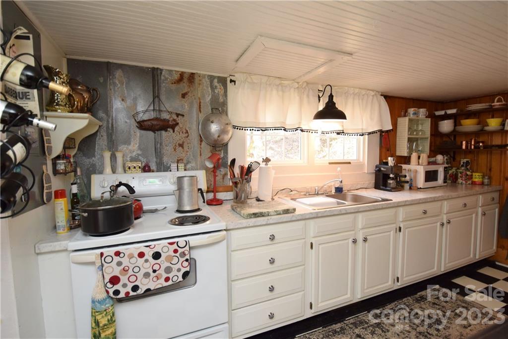 1742 Pigeon Roost Road Green Mountain NC 28740