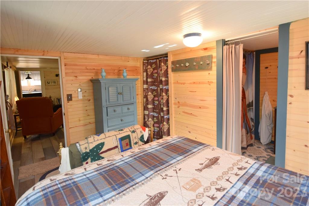 1742 Pigeon Roost Road Green Mountain NC 28740