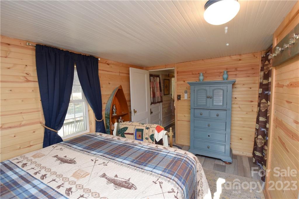 1742 Pigeon Roost Road Green Mountain NC 28740