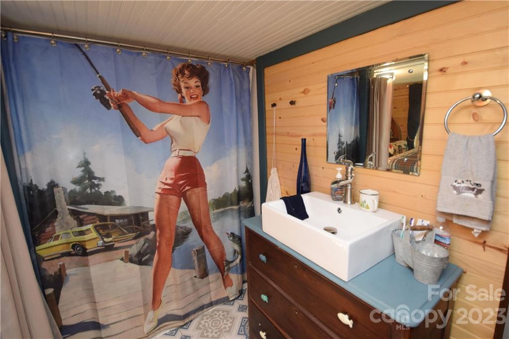 1742 Pigeon Roost Road Green Mountain NC 28740