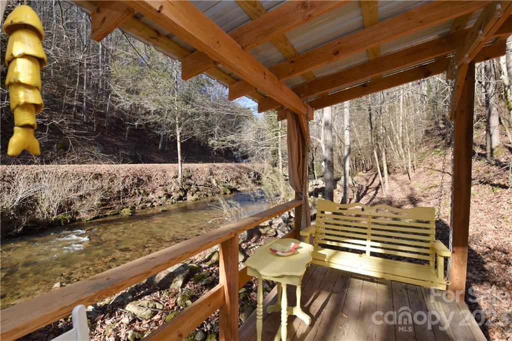 1742 Pigeon Roost Road Green Mountain NC 28740