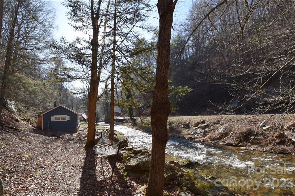1742 Pigeon Roost Road Green Mountain NC 28740