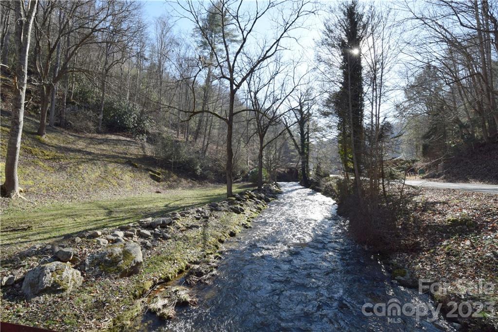 1742 Pigeon Roost Road Green Mountain NC 28740