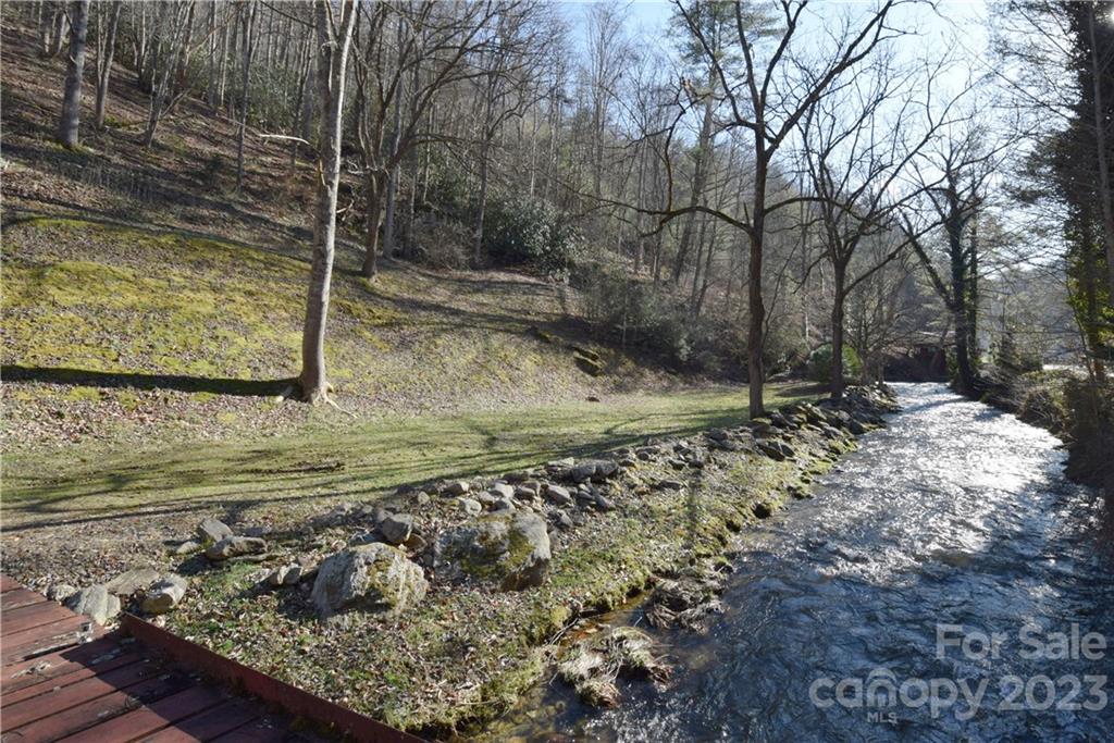 1742 Pigeon Roost Road Green Mountain NC 28740