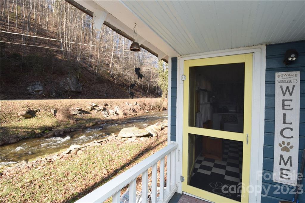 1742 Pigeon Roost Road Green Mountain NC 28740