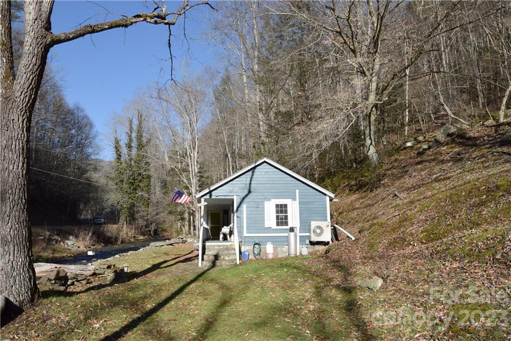 1742 Pigeon Roost Road Green Mountain NC 28740