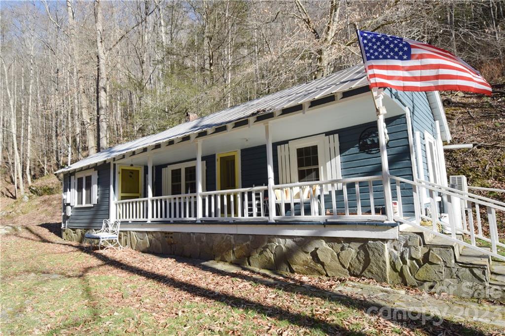 1742 Pigeon Roost Road Green Mountain NC 28740