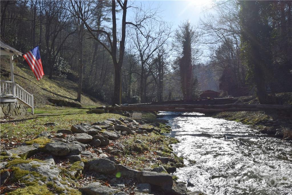 1742 Pigeon Roost Road Green Mountain NC 28740