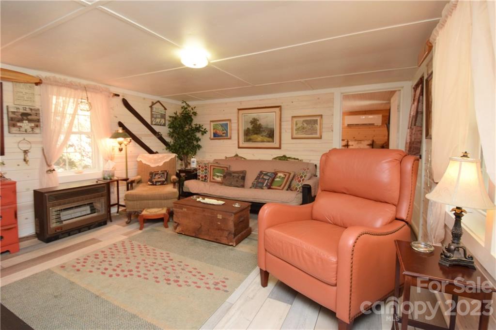 1742 Pigeon Roost Road Green Mountain NC 28740
