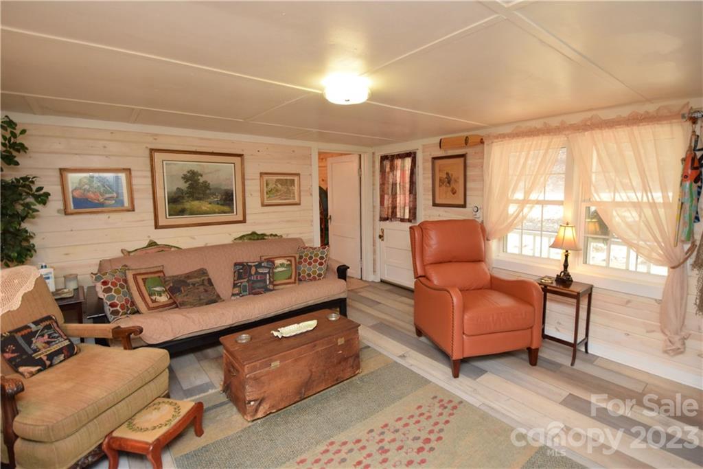 1742 Pigeon Roost Road Green Mountain NC 28740