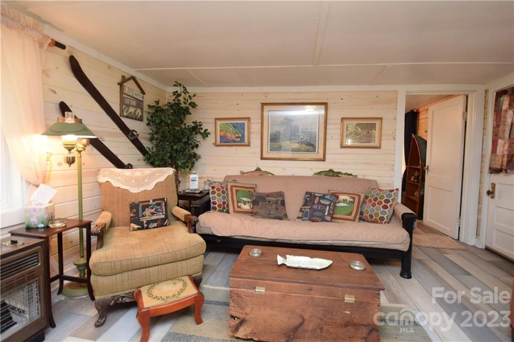 1742 Pigeon Roost Road Green Mountain NC 28740