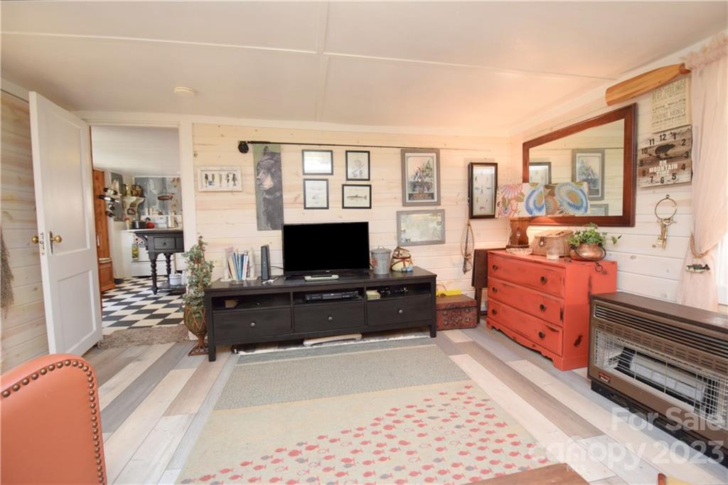 1742 Pigeon Roost Road Green Mountain NC 28740
