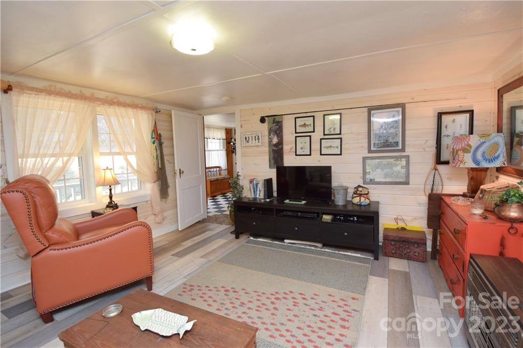 1742 Pigeon Roost Road Green Mountain NC 28740