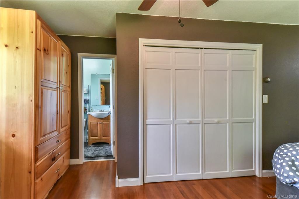 22 Pinnacle View Road Asheville NC 28803