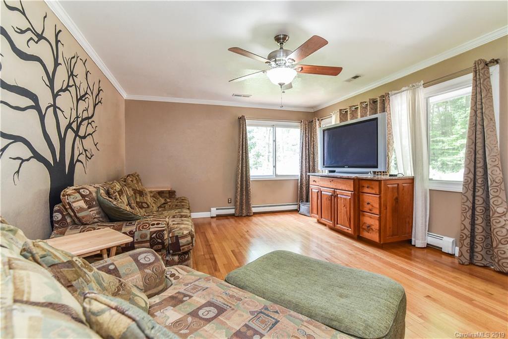 22 Pinnacle View Road Asheville NC 28803