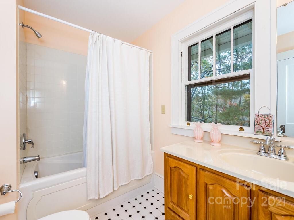67 Cumberland Circle Asheville NC 28801