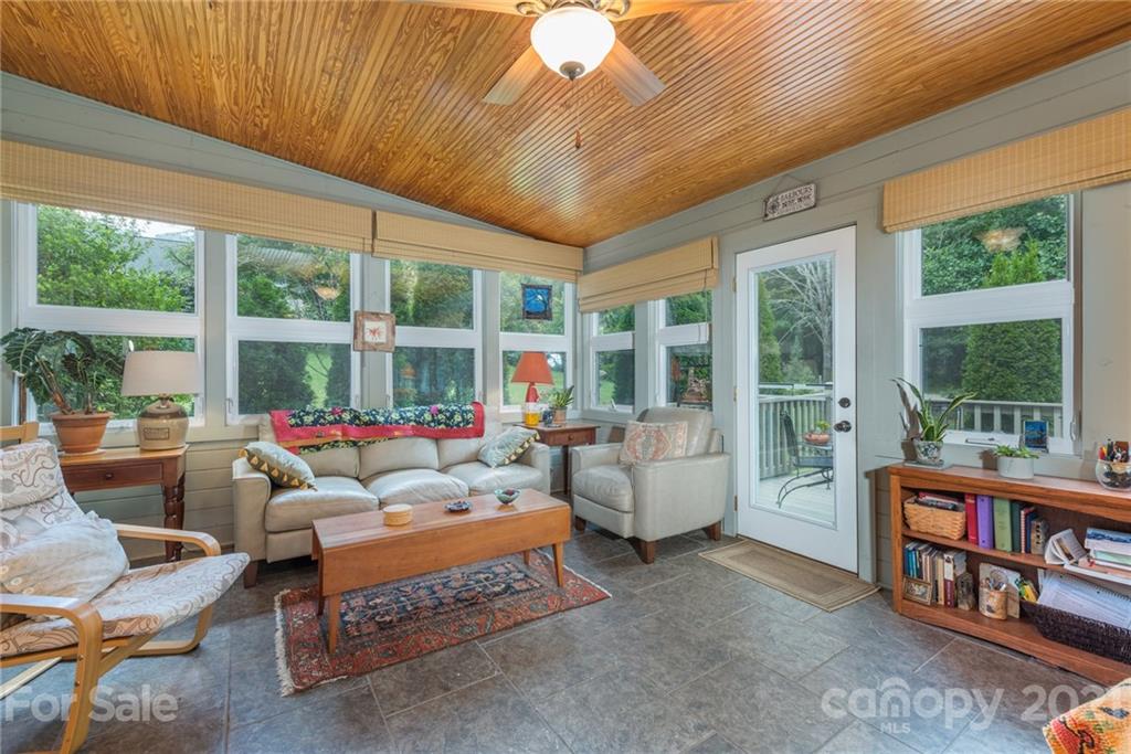 8 Arrow Place Asheville NC 28805