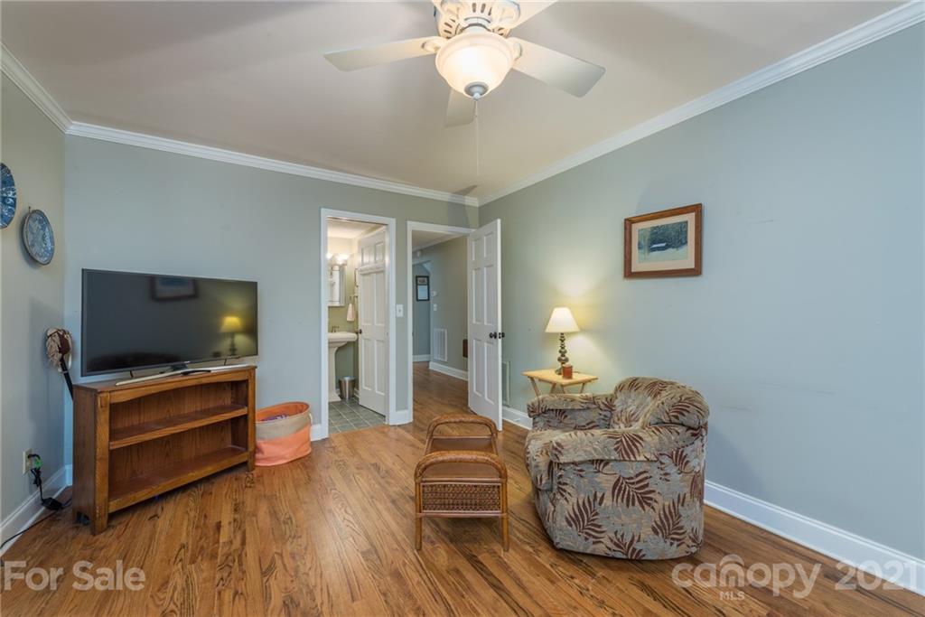 8 Arrow Place Asheville NC 28805