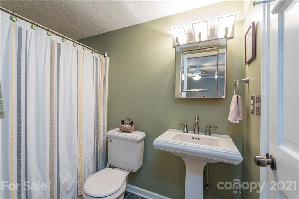 8 Arrow Place Asheville NC 28805