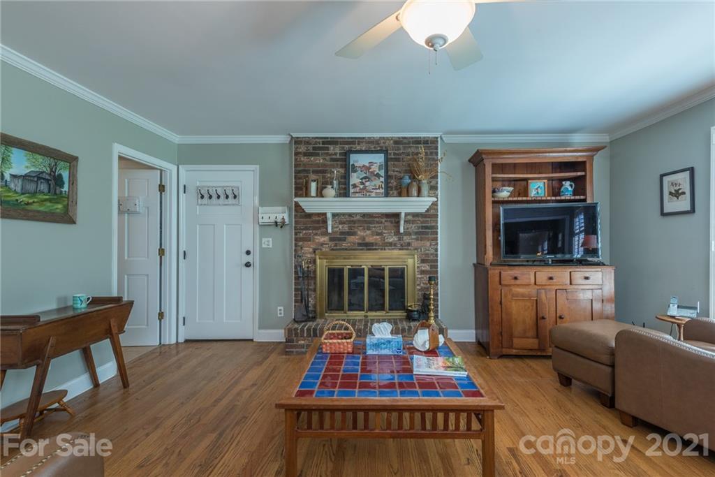 8 Arrow Place Asheville NC 28805