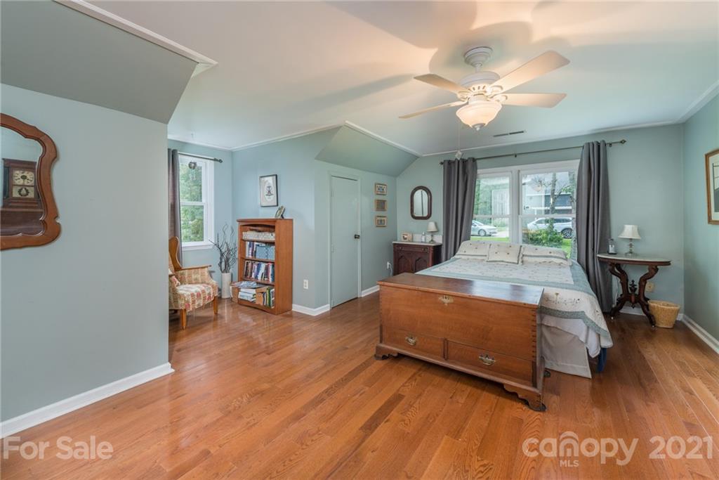 8 Arrow Place Asheville NC 28805