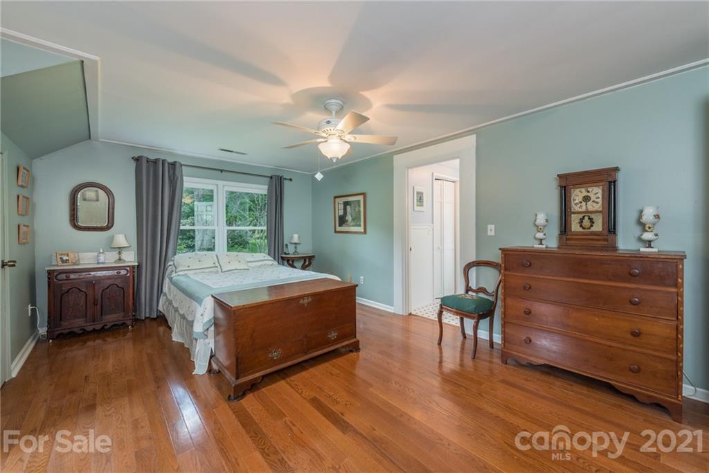 8 Arrow Place Asheville NC 28805