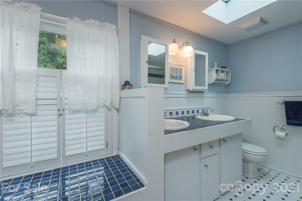 8 Arrow Place Asheville NC 28805