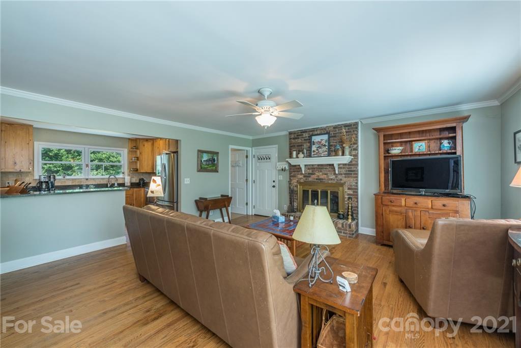 8 Arrow Place Asheville NC 28805