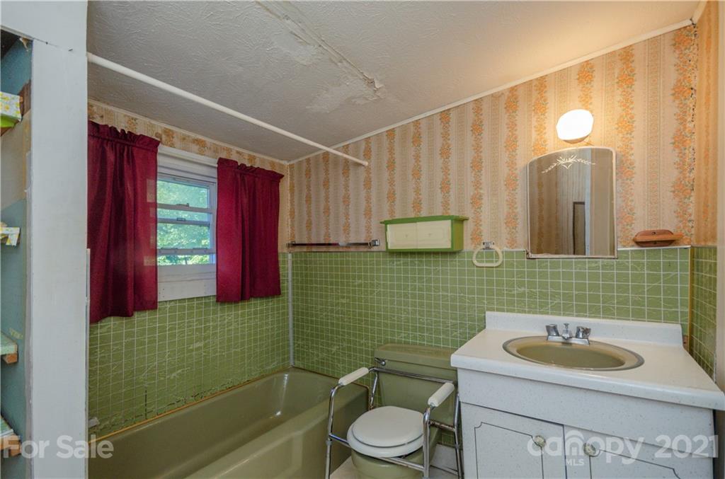 90 Dula Springs Road Weaverville NC 28787