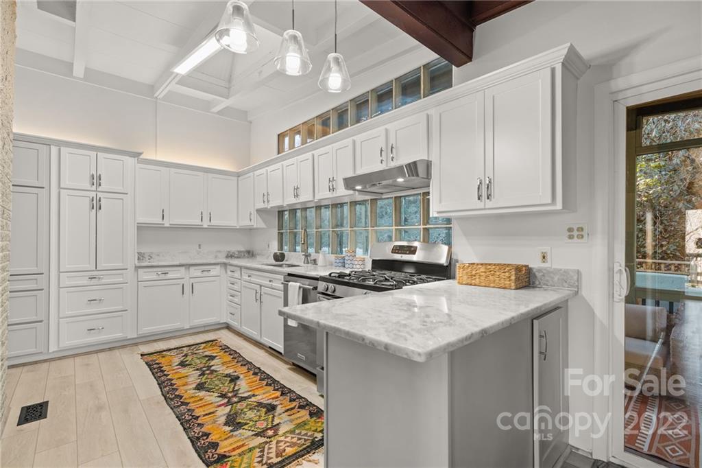 23 Valle Vista Drive Asheville NC 28804